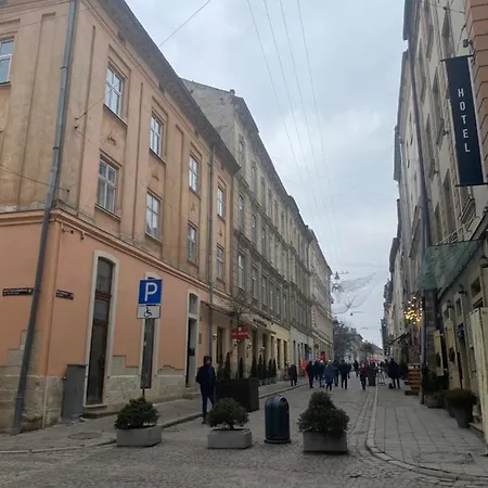 1 Minute To Rynok Square דירה