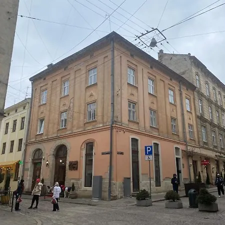 1 Minute To Rynok Square *