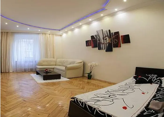 1 Minute To Rynok Square דירה לבוב